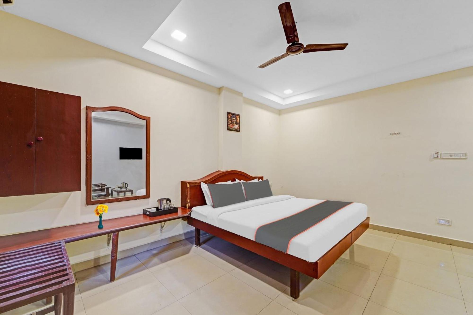 Super Townhouse G Silver Hotels Mount Road Madras Buitenkant foto