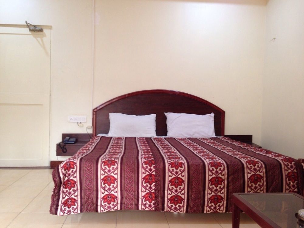 Super Townhouse G Silver Hotels Mount Road Madras Buitenkant foto